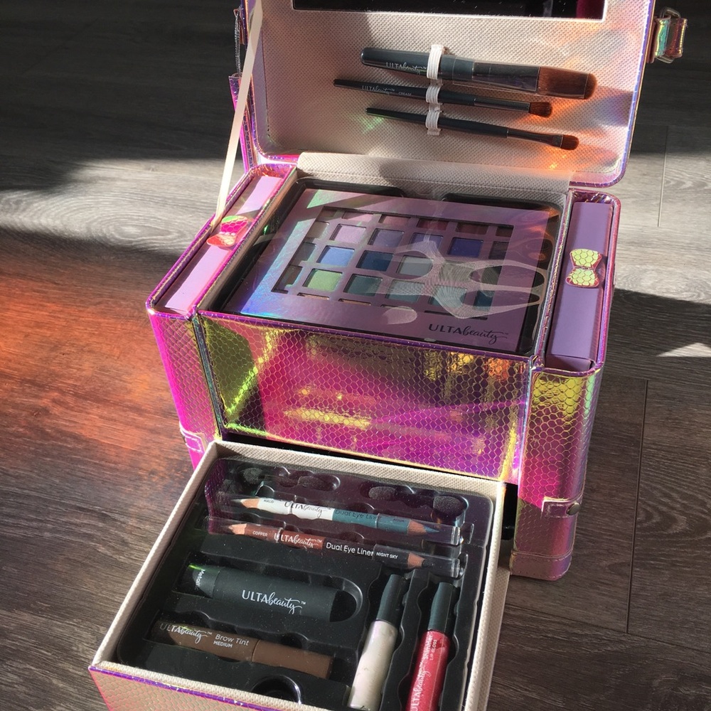 Ulta Beauty Illuminate the Day Makeup Kit - Picture 13 of 14